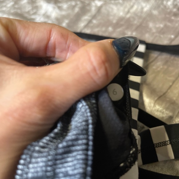 Lululemon Rest Less Tank Size 6
Black Burlap Texture Dune Apex Stripe Dune - Picture 3 of 16